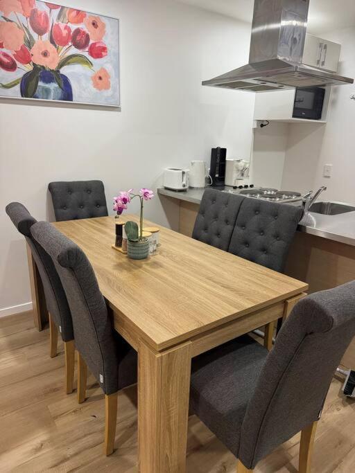 Stunning 3 Bd - 2 Bth City Apt - Pool & Carpark 奥克兰 外观 照片